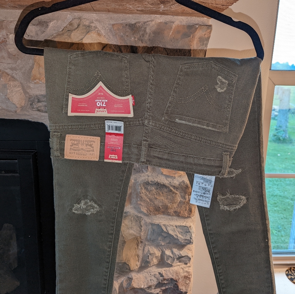 Olive Levi skinny jeans